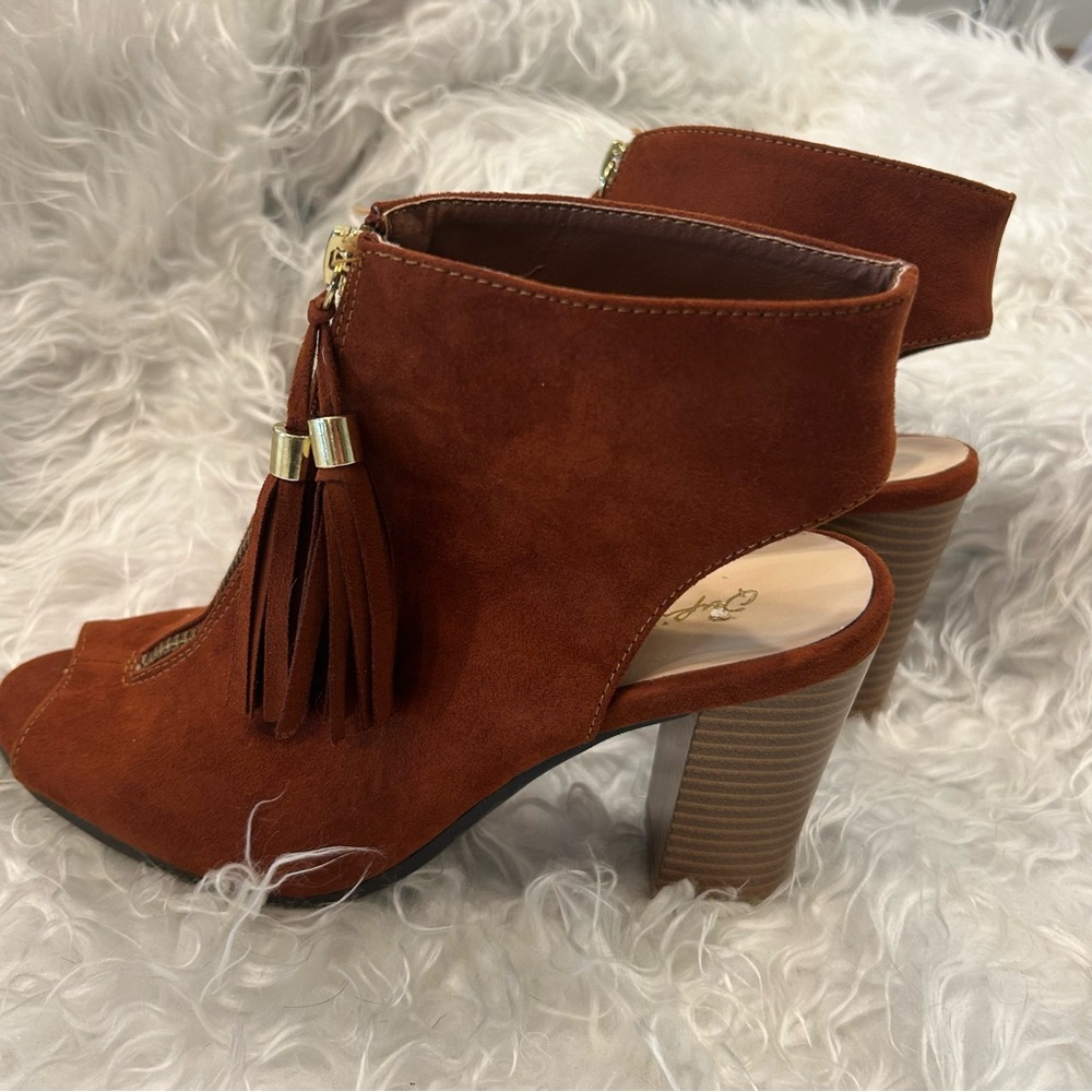 Qupid Women’s Brown Booties Faux Suede Boots Open Toe Tassels Stacked Heel 6 - Picture 11 of 13